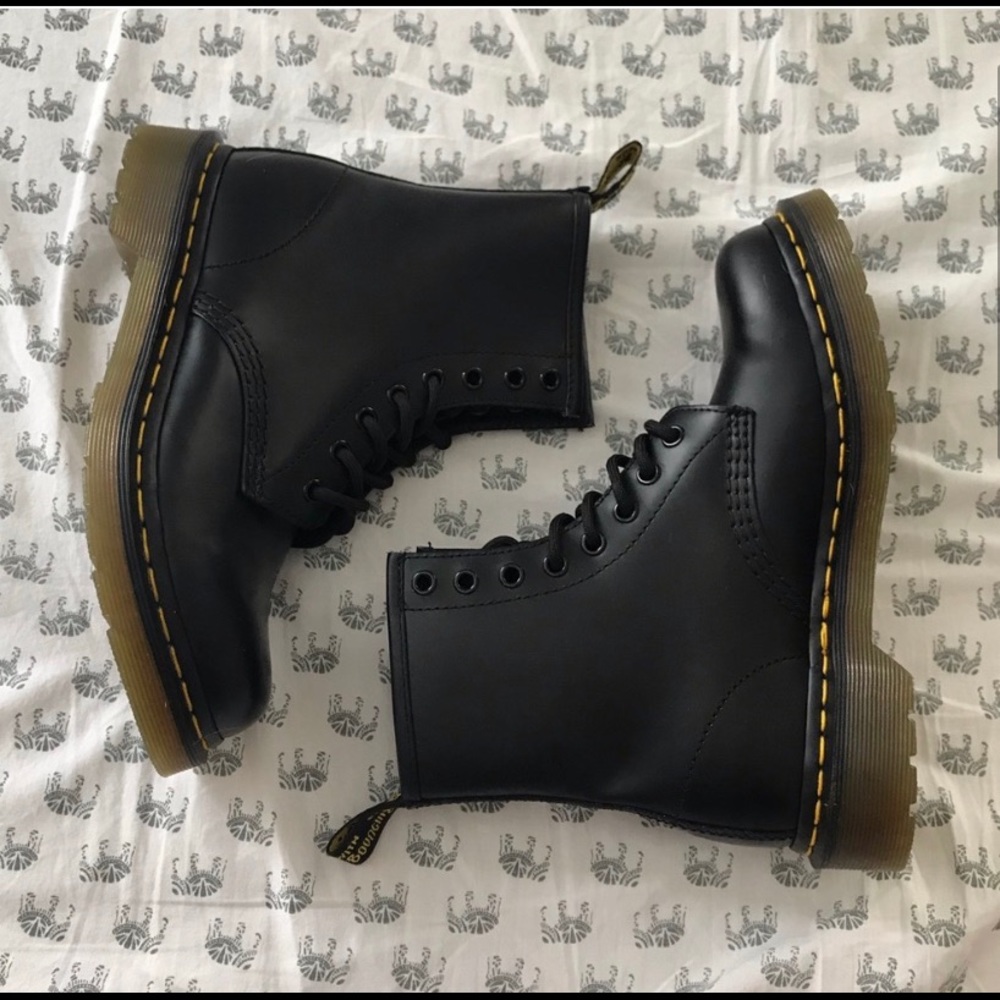 Dr. Martens 1460 Smooth Leather - Size 6